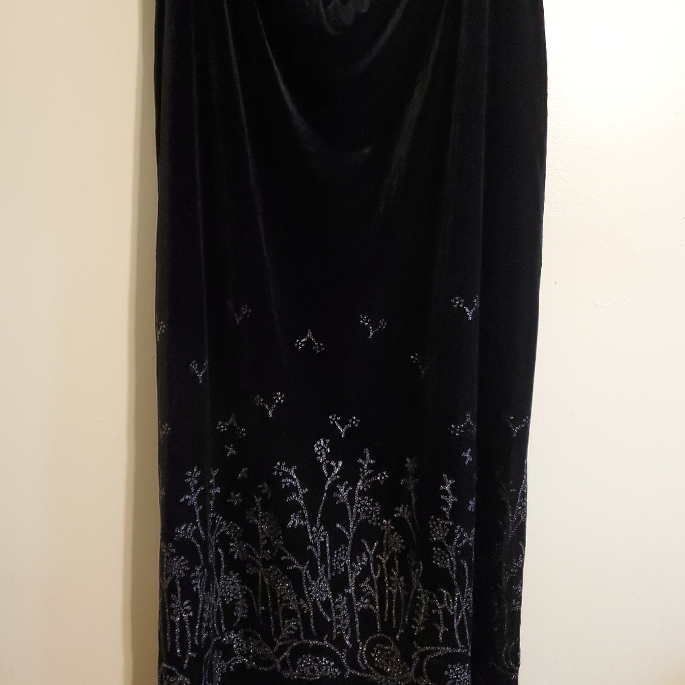 🌻Black Velvet Embellished Midi Skirt